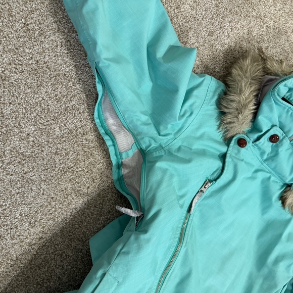 Oakley thinsulate Gretchen Bleiler ski jacket, LARGE - Picture 9 of 16